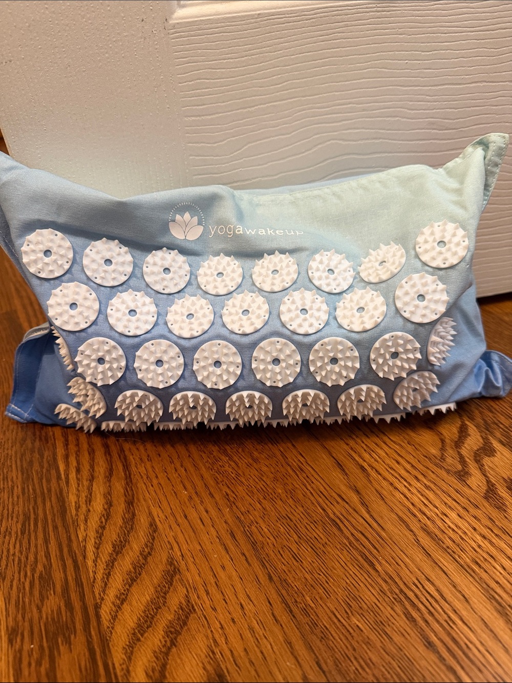 YOGA WAKE UP ACUPRESSURE PILLOW - Picture 2 of 12